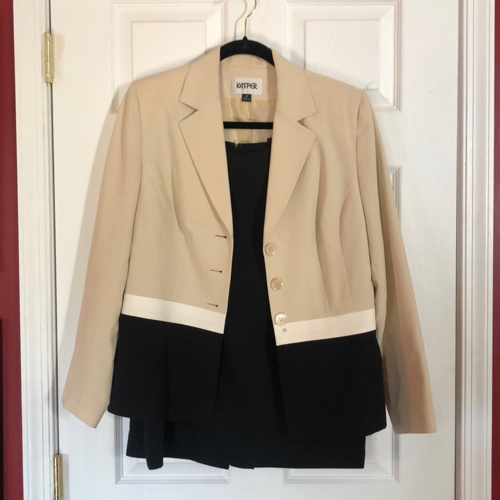 KASPER 2 Piece Suit